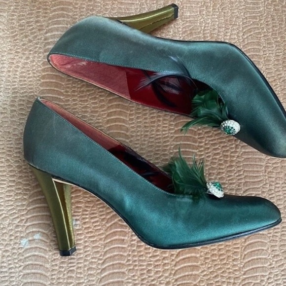 Authentic Yves Saint Laurent vintage emerald satin heels feather brooch sz 6.5 - Picture 8 of 9